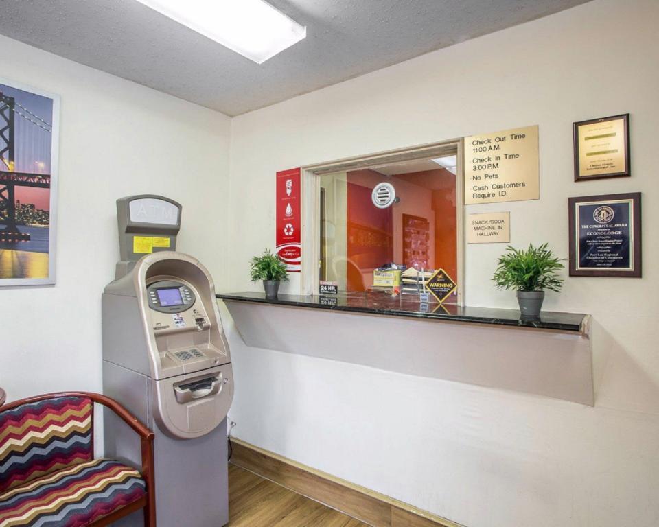 Econo Lodge Fort Lee Buitenkant foto