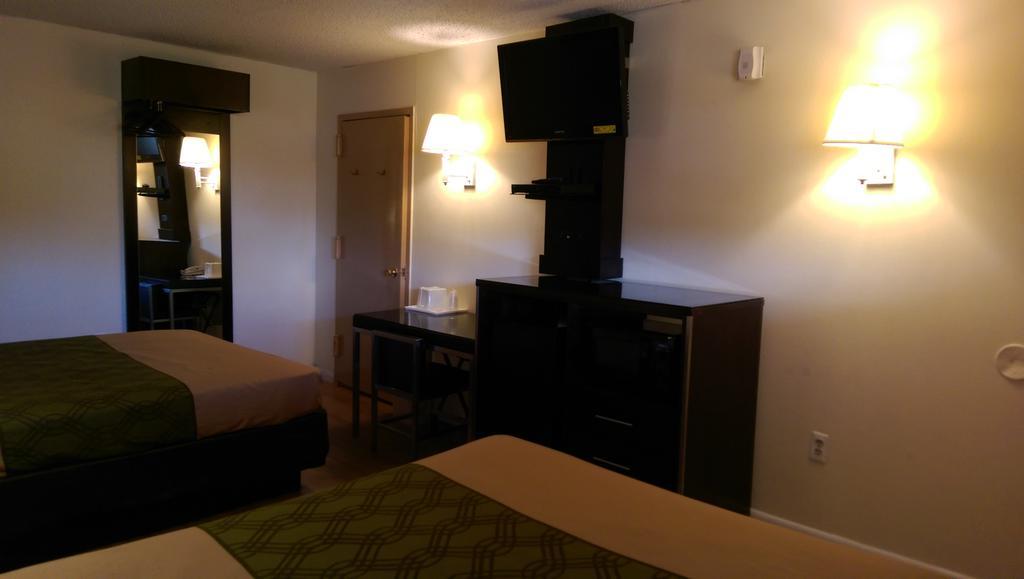 Econo Lodge Fort Lee Buitenkant foto