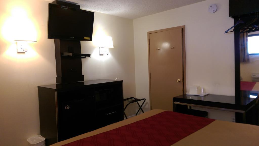 Econo Lodge Fort Lee Buitenkant foto