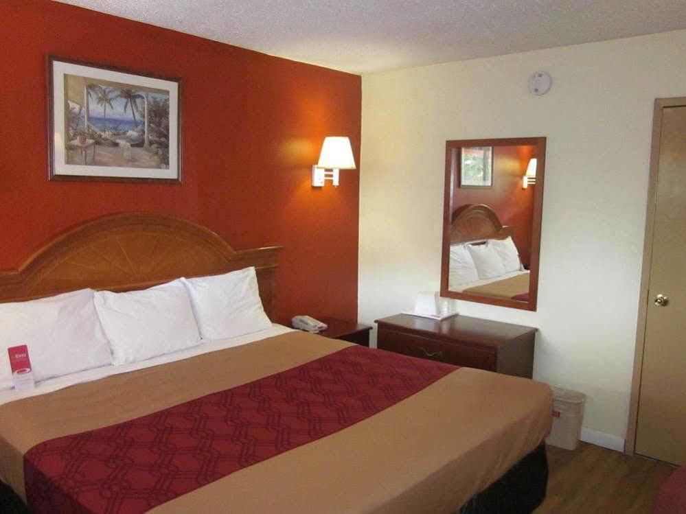 Econo Lodge Fort Lee Buitenkant foto