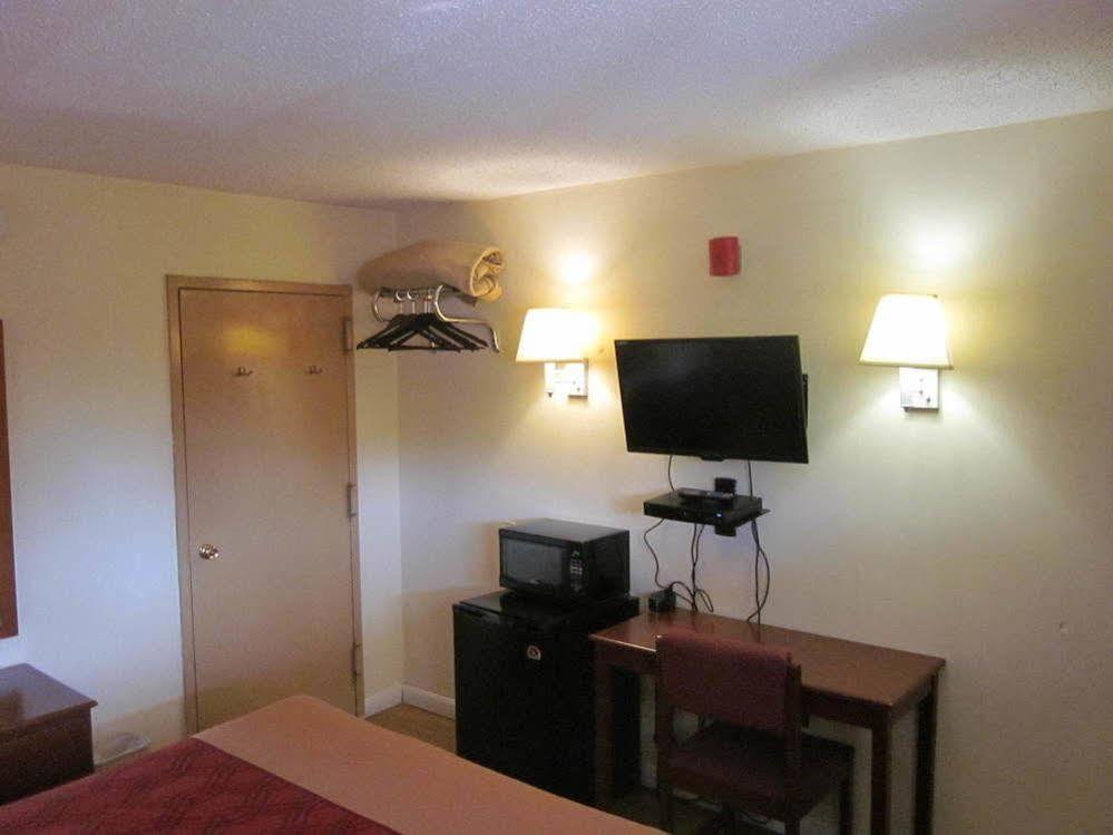 Econo Lodge Fort Lee Buitenkant foto