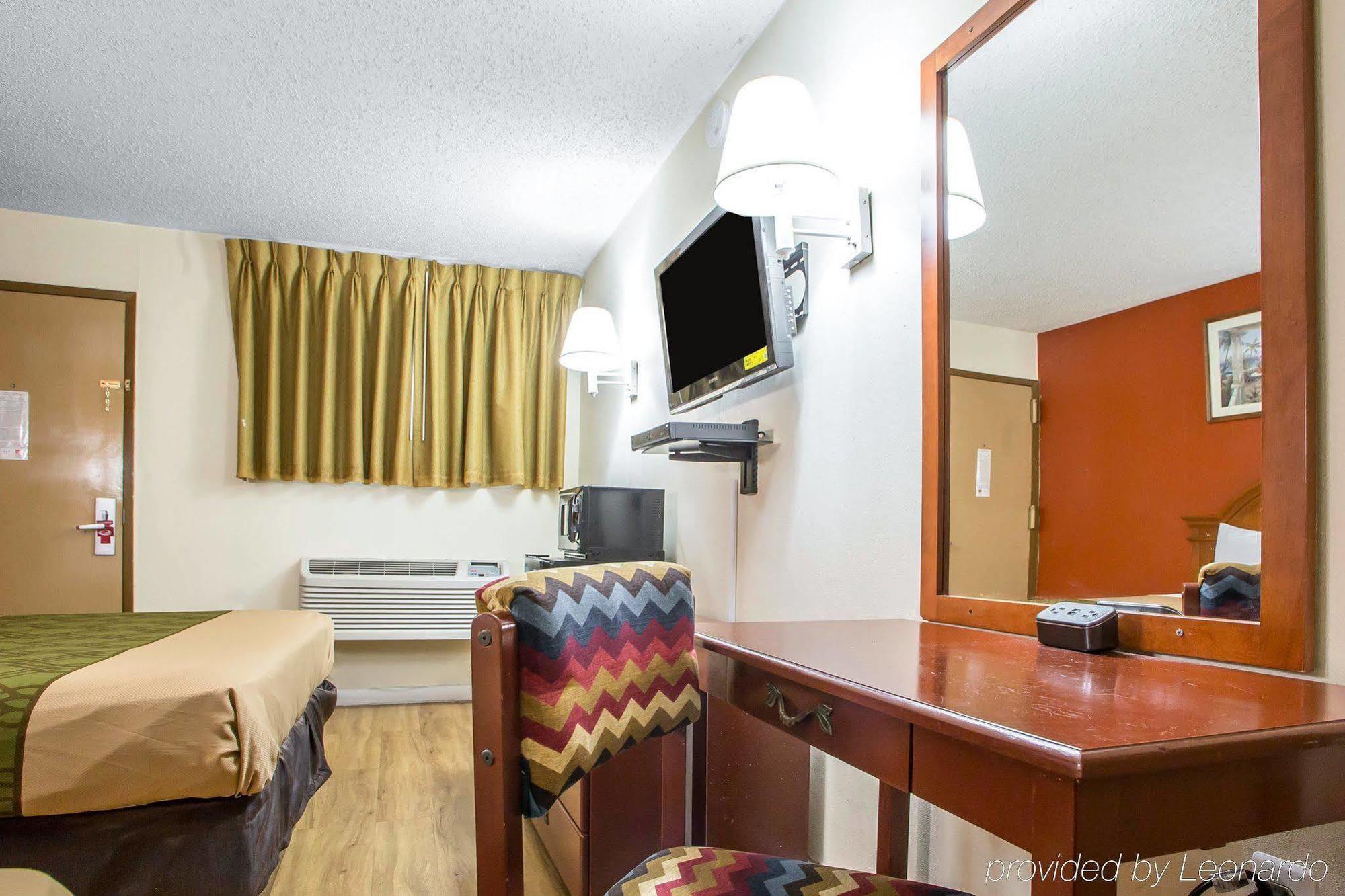 Econo Lodge Fort Lee Buitenkant foto