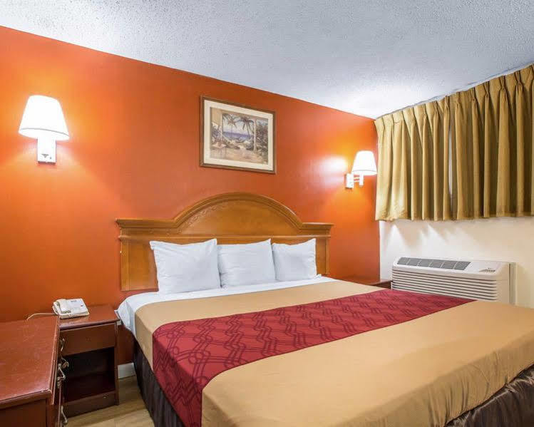 Econo Lodge Fort Lee Buitenkant foto